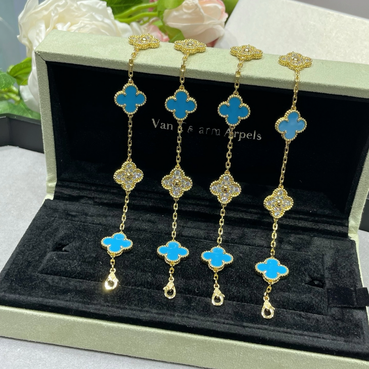 Turquoise Clover Bracelet in 18K Yellow Gold Plating