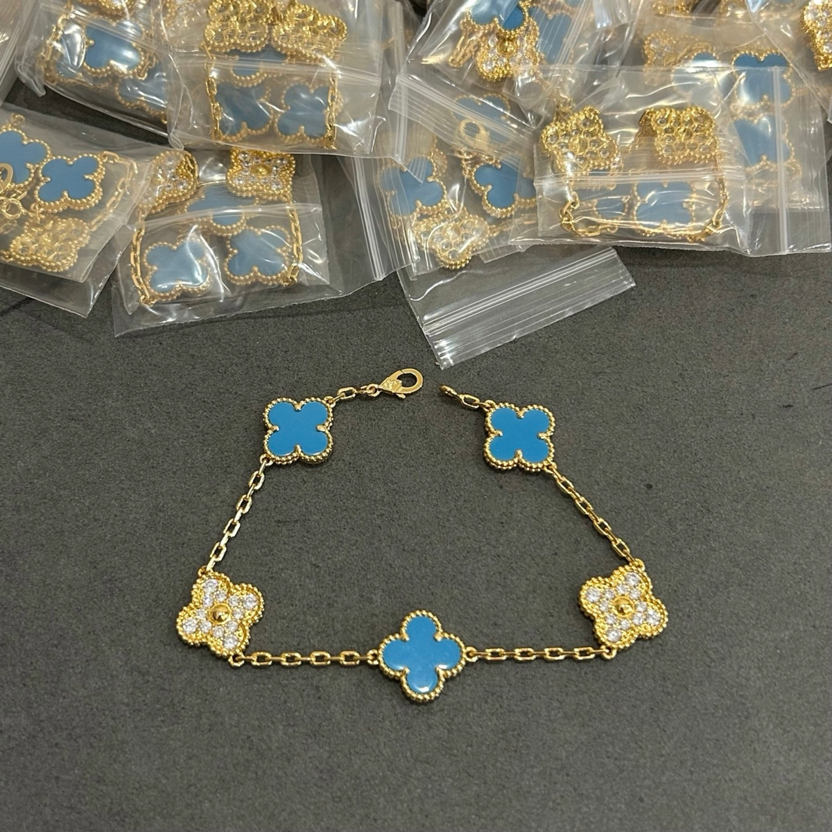Turquoise Clover Bracelet in 18K Yellow Gold Plating