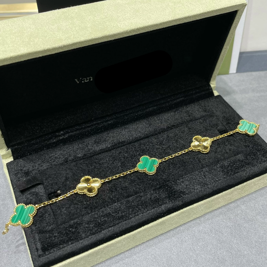 Malachite Alhambra Bracelet in 18K Yellow Gold
