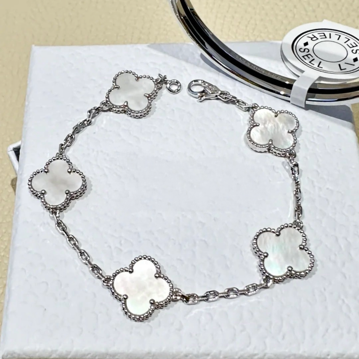[RARE SALE] 18K White Gold Plated, Mother of Peral Clovers Bracelet, 19 cm 5 motifs, White Gold, VCA Packaging