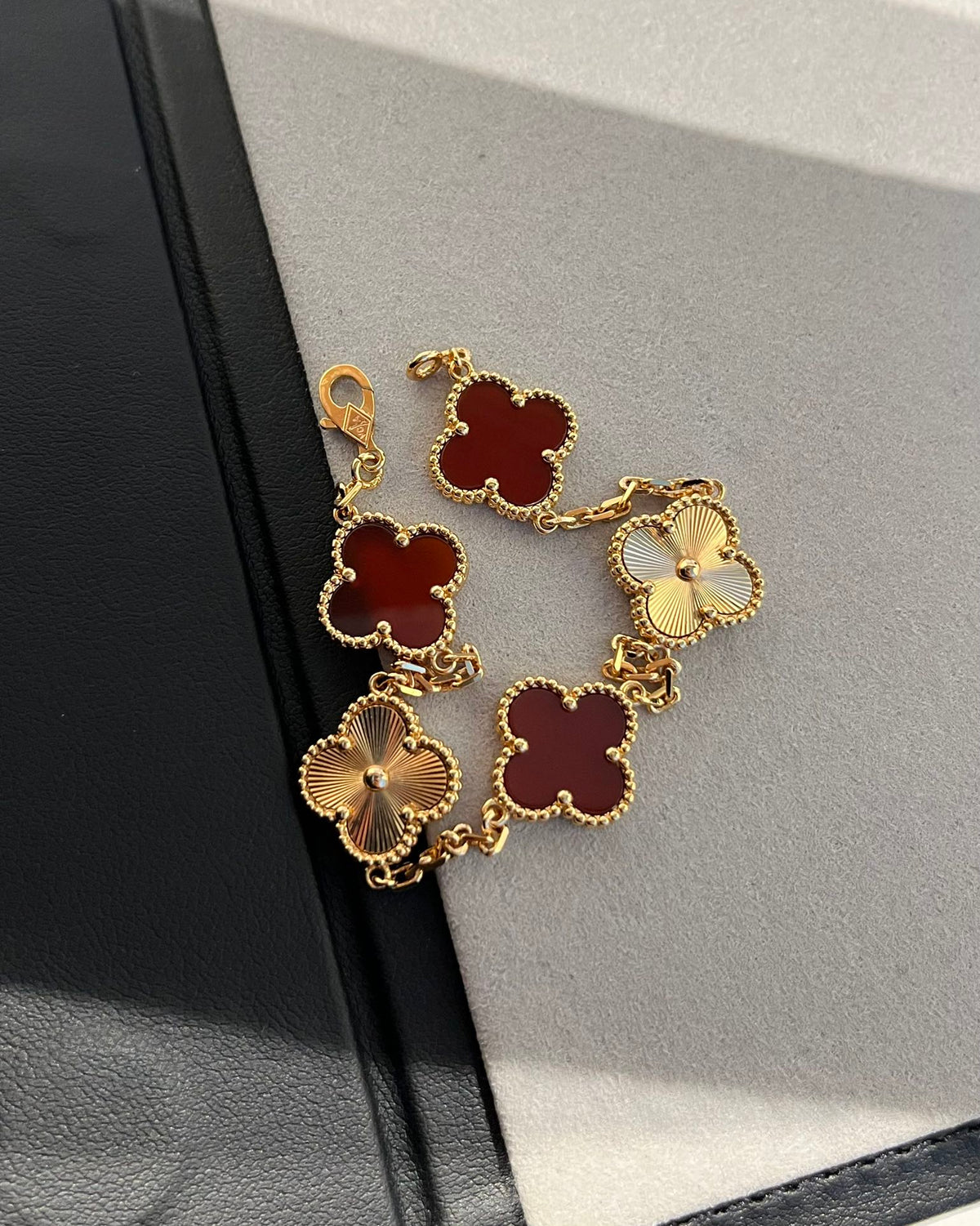 Carnelian Alhambra Bracelet in 18K Yellow Gold
