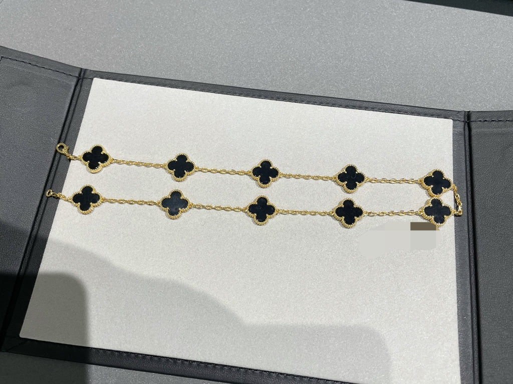 Black Agate Clover Bracelet in 18K Yellow Gold