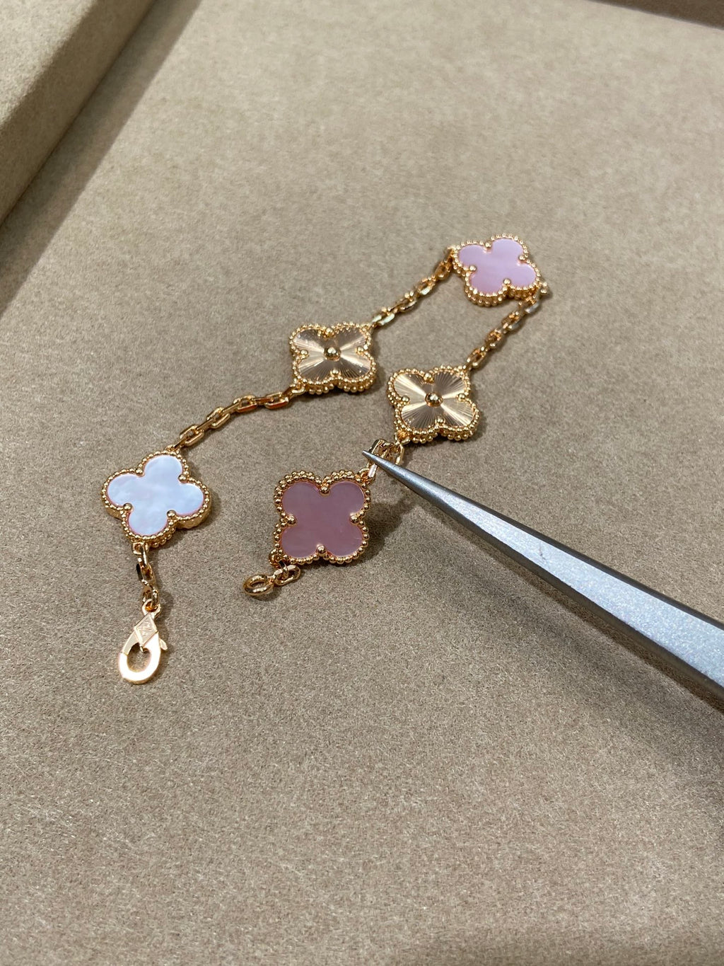 Pink Mother of Pearl Clover Bracelet in Yellow Gold