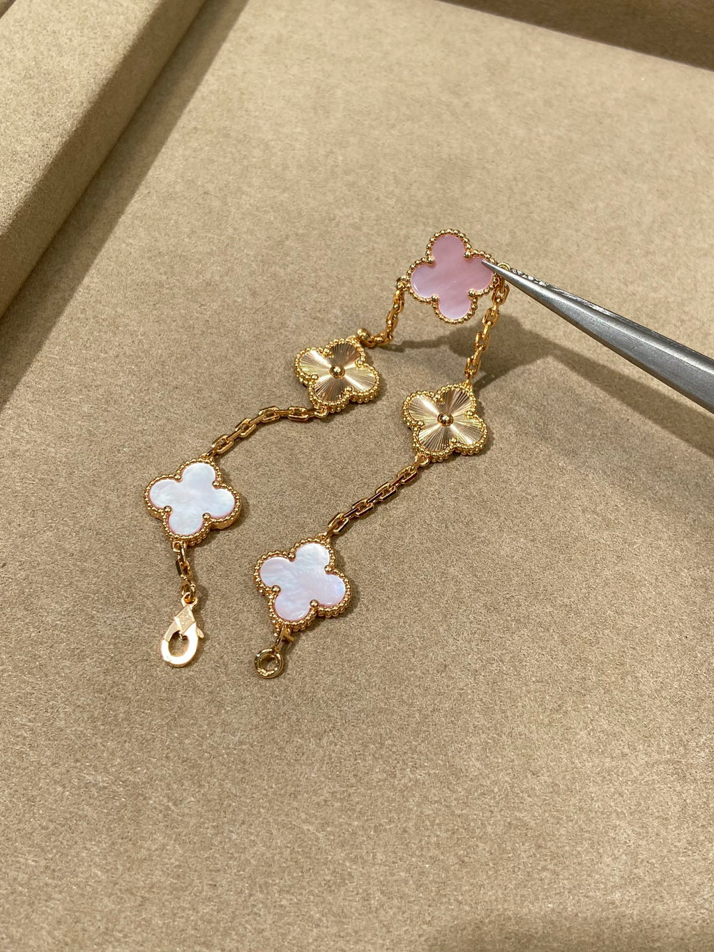 Pink Mother of Pearl Clover Bracelet in Yellow Gold