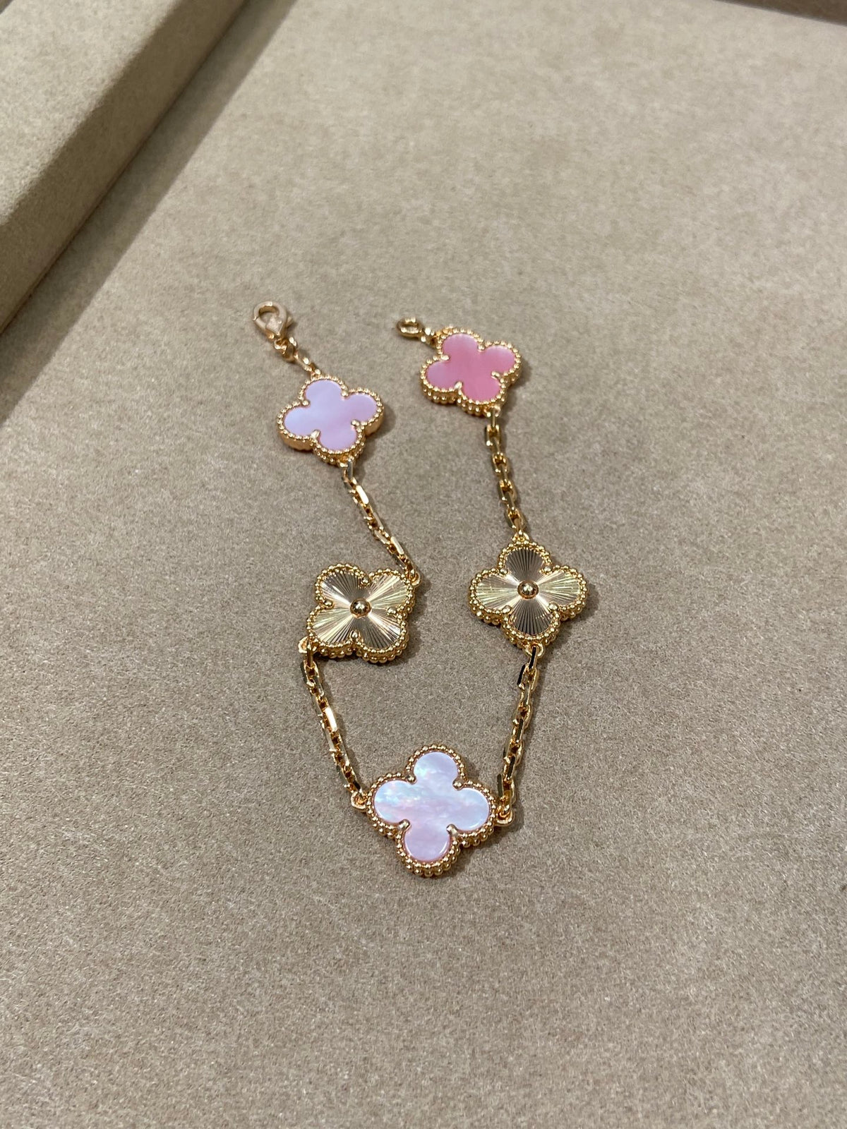Pink Mother of Pearl Clover Bracelet in Yellow Gold