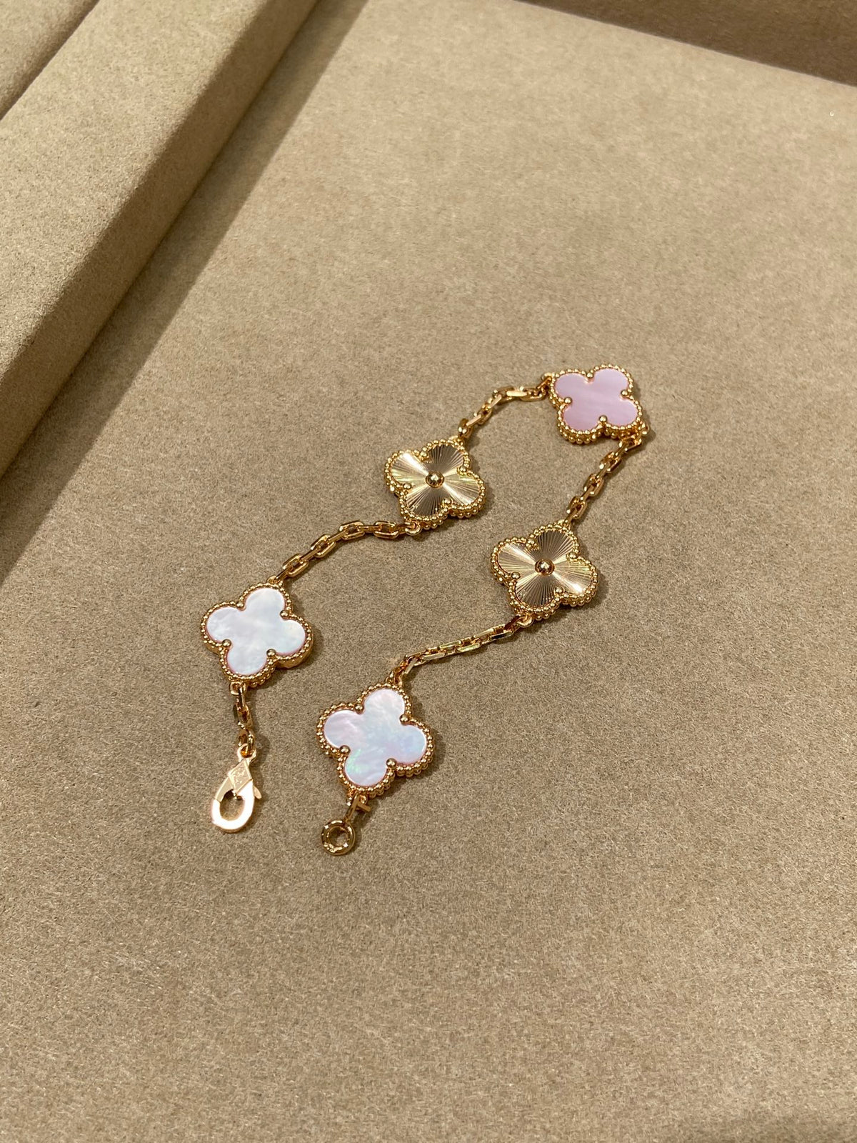 Pink Mother of Pearl Clover Bracelet in Yellow Gold