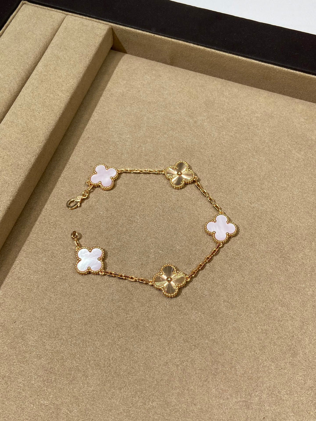 Pink Mother of Pearl Clover Bracelet in Yellow Gold