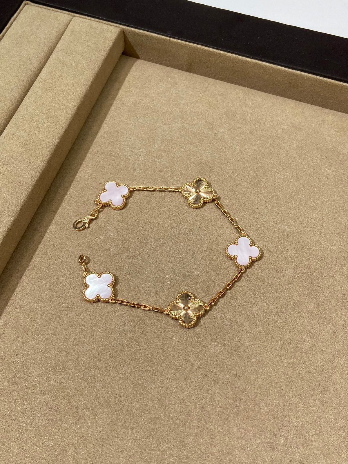 Pink Mother of Pearl Clover Bracelet in Yellow Gold