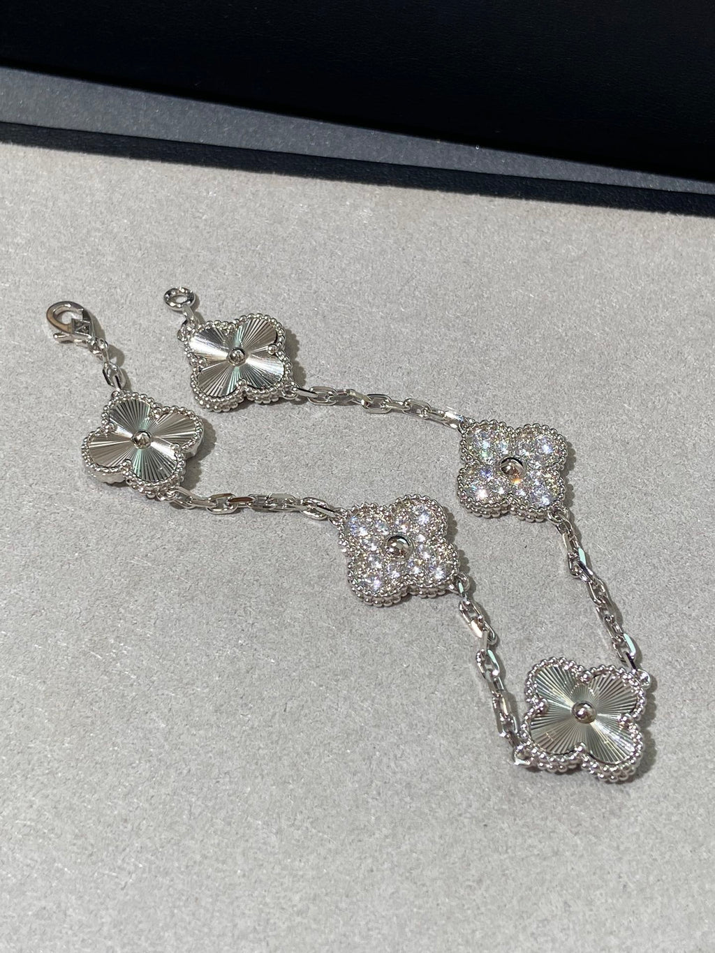 [RARE SALE] 18K White Gold Plated, High Carbon Diamonds Clovers Bracelet, 19 cm 5 motifs, White Gold, VCA Packaging
