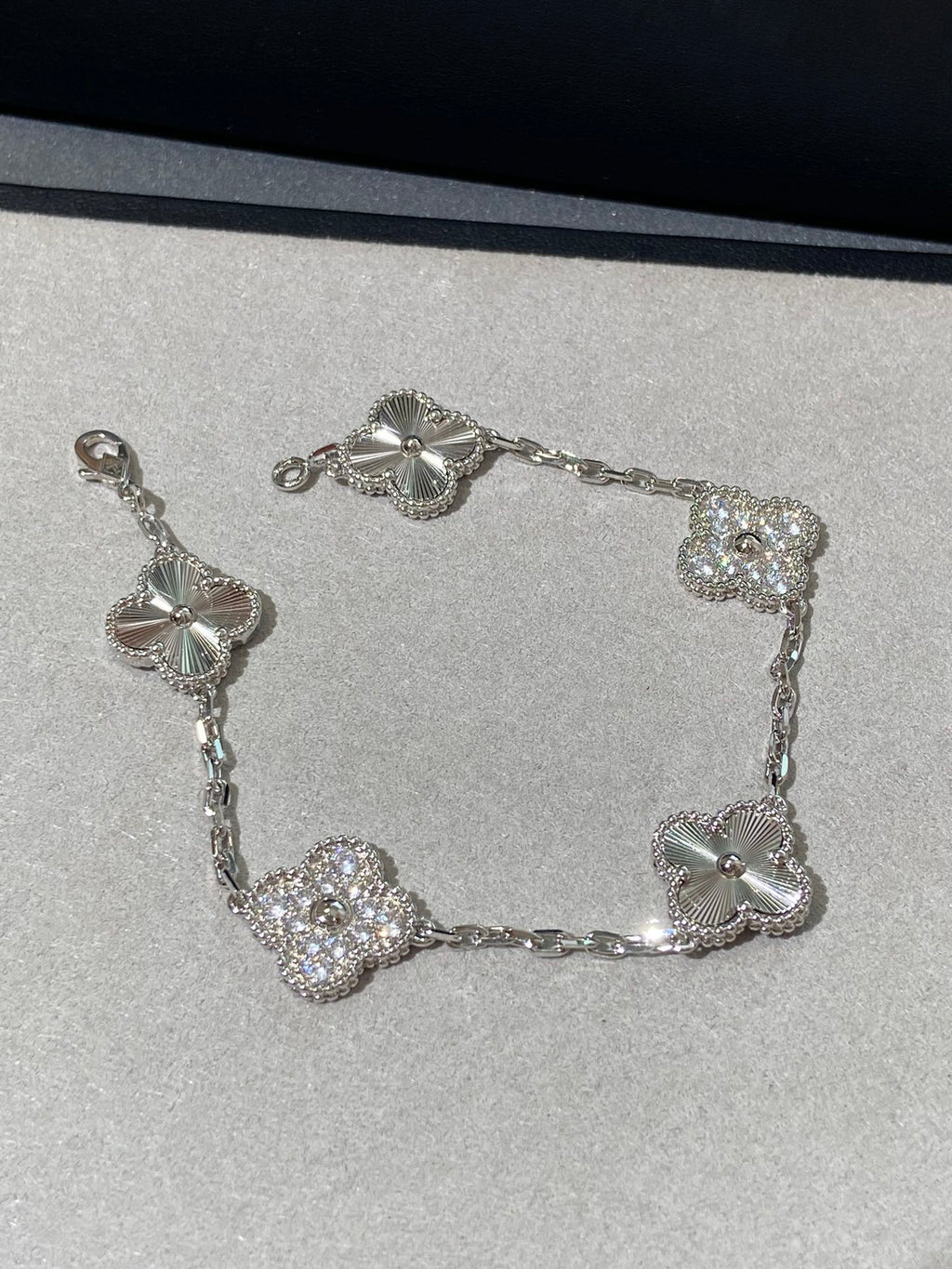 [RARE SALE] 18K White Gold Plated, High Carbon Diamonds Clovers Bracelet, 19 cm 5 motifs, White Gold, VCA Packaging