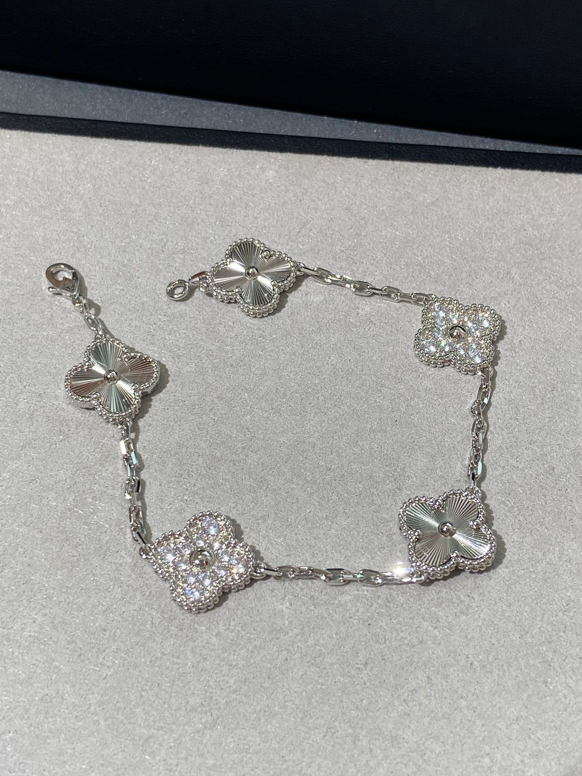 [RARE SALE] 18K White Gold Plated, High Carbon Diamonds Clovers Bracelet, 19 cm 5 motifs, White Gold, VCA Packaging