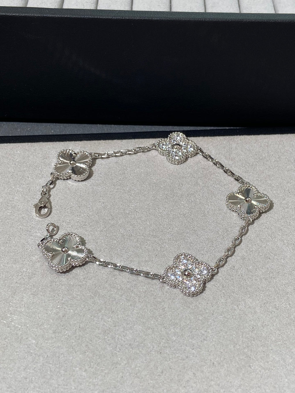 [RARE SALE] 18K White Gold Plated, High Carbon Diamonds Clovers Bracelet, 19 cm 5 motifs, White Gold, VCA Packaging