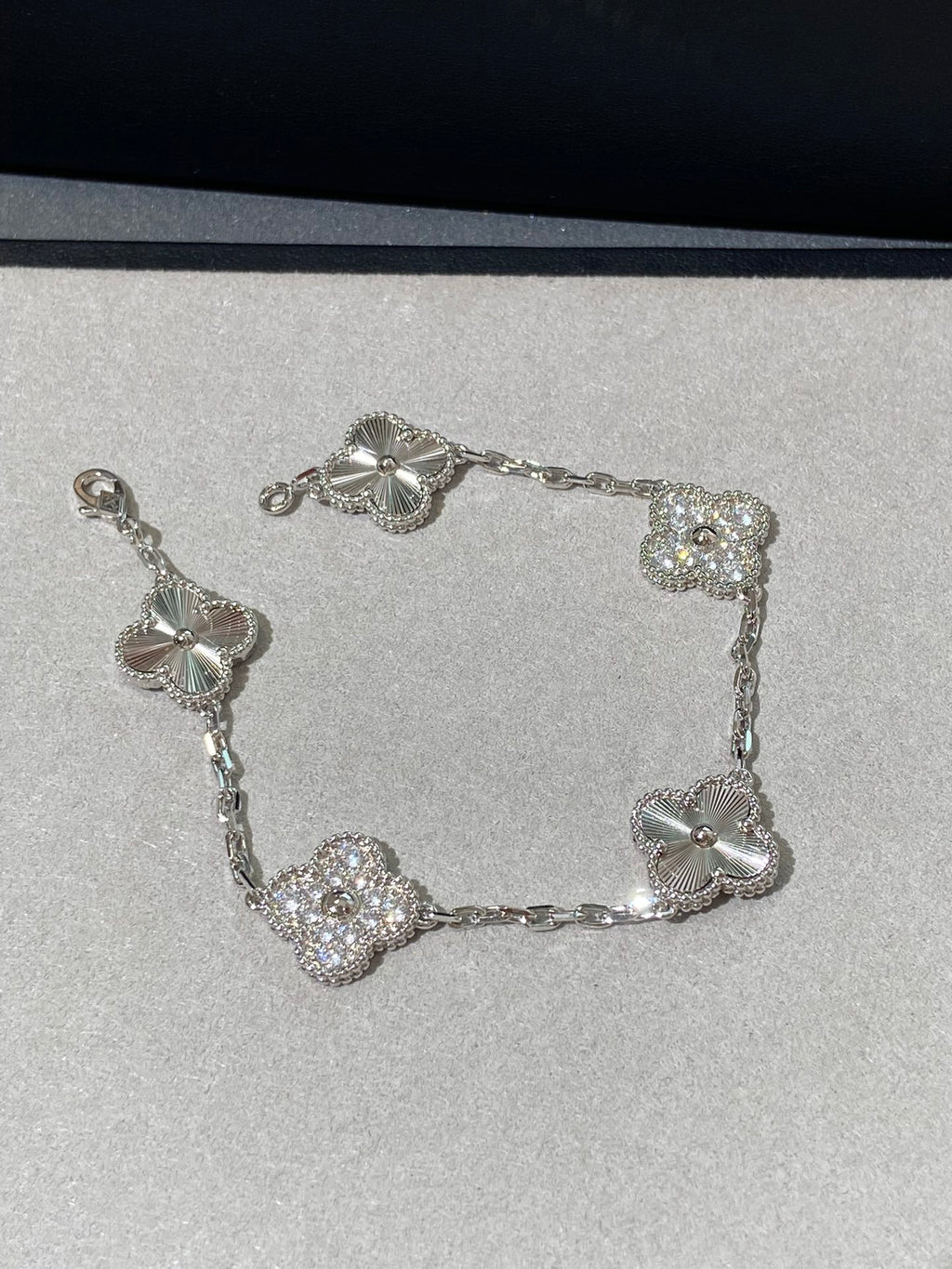 [RARE SALE] 18K White Gold Plated, High Carbon Diamonds Clovers Bracelet, 19 cm 5 motifs, White Gold, VCA Packaging