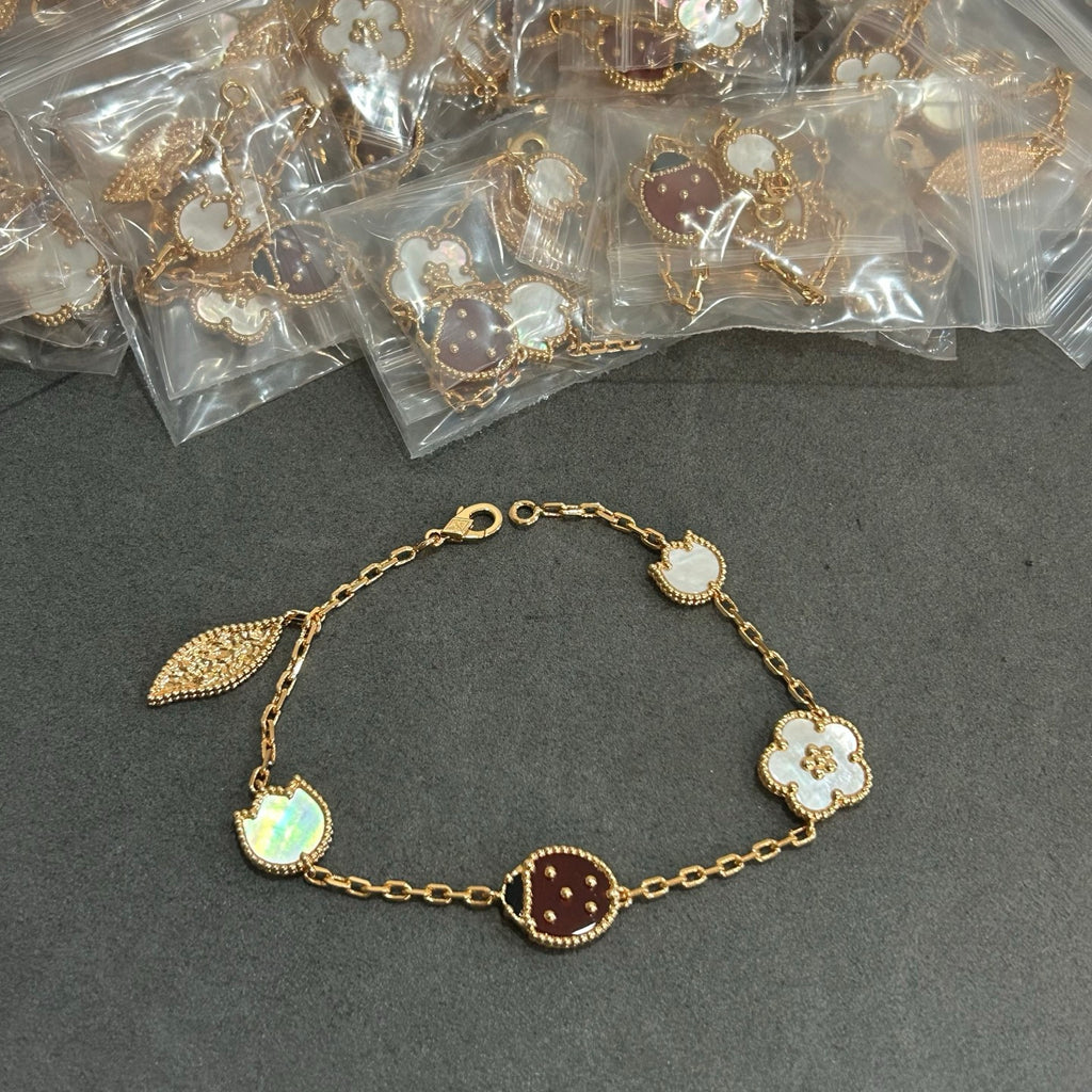 Lucky Spring Carnelian Bracelet in Yellow Gold