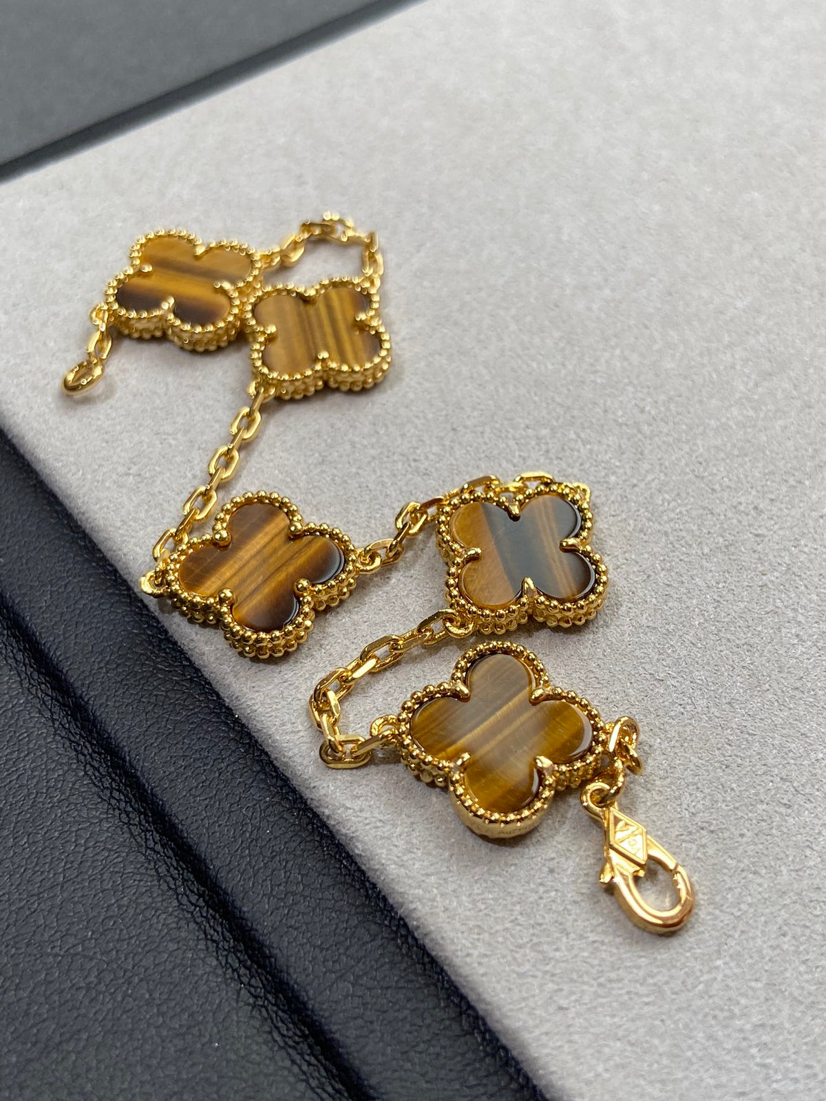 [RARE SALE] Tiger Eye Bracelet, Yellow Gold 5 motifs, 19 cm, VCA Packaging