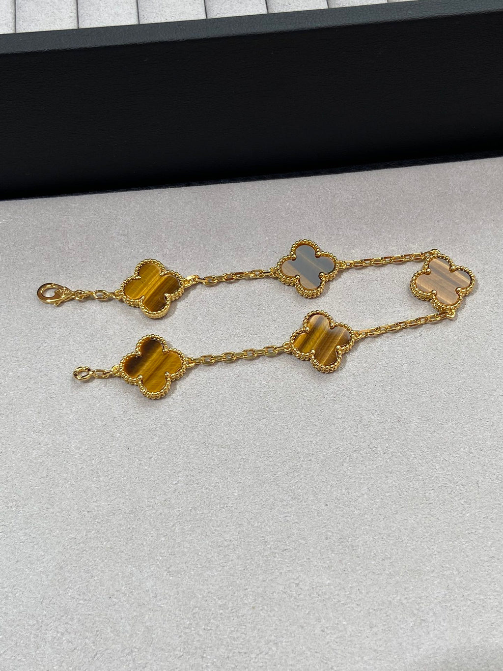 [RARE SALE] Tiger Eye Bracelet, Yellow Gold 5 motifs, 19 cm, VCA Packaging