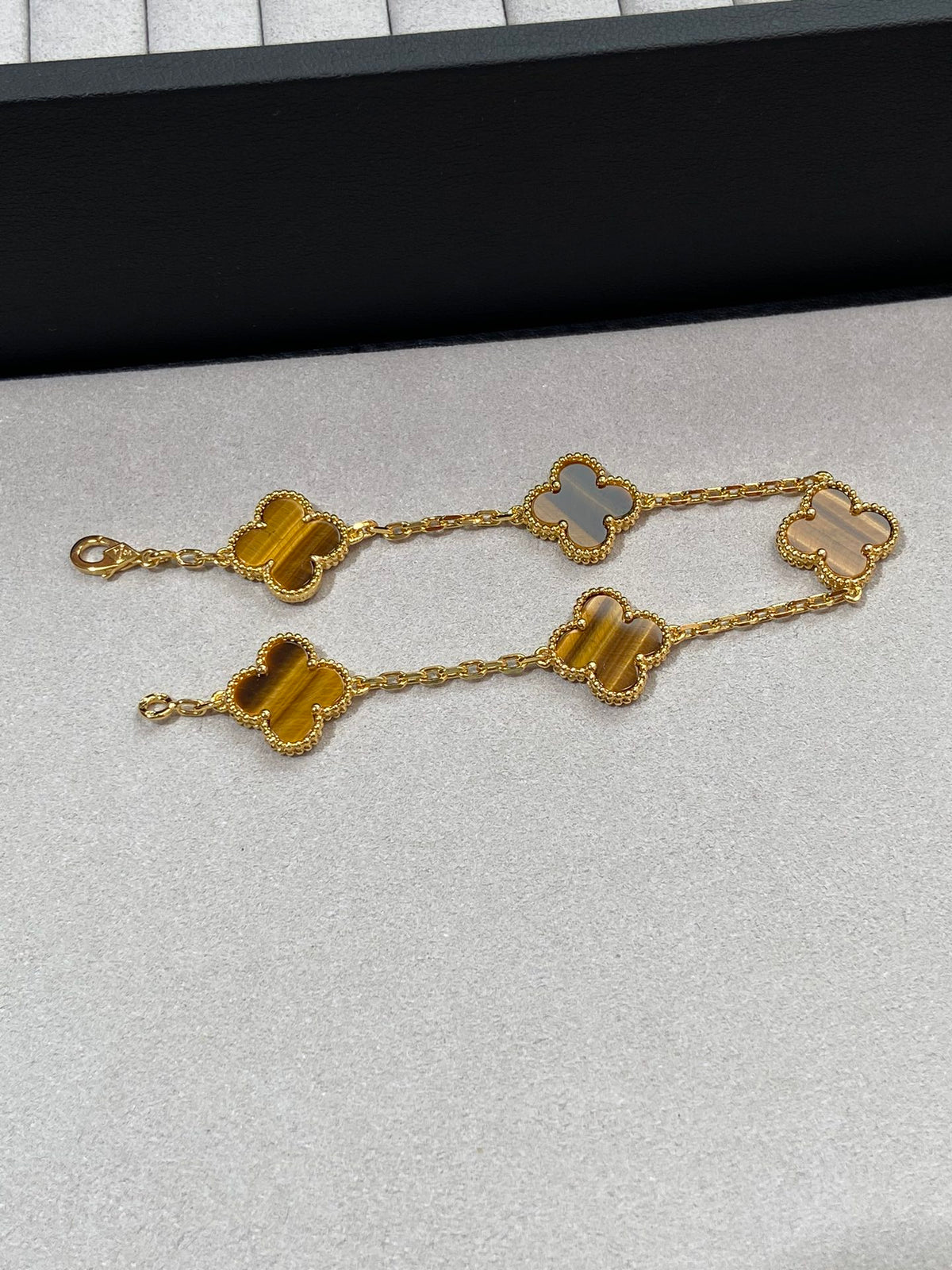[RARE SALE] Tiger Eye Bracelet, Yellow Gold 5 motifs, 19 cm, VCA Packaging