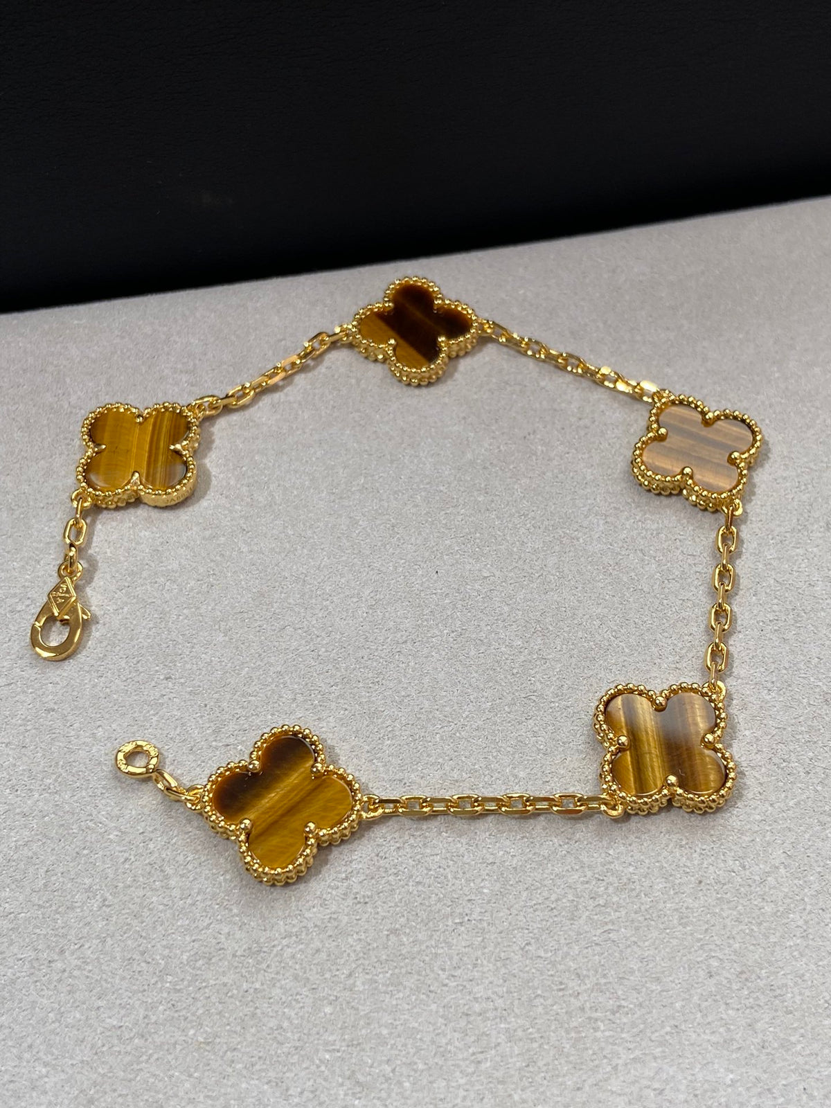 [RARE SALE] Tiger Eye Bracelet, Yellow Gold 5 motifs, 19 cm, VCA Packaging