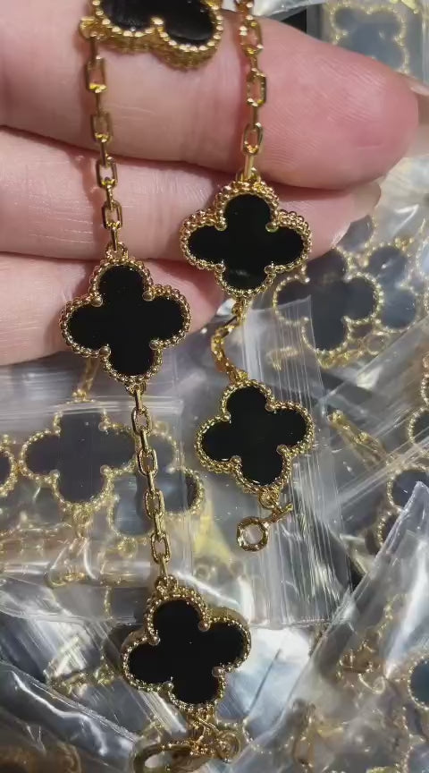 Black Agate Clover Bracelet in 18K Yellow Gold